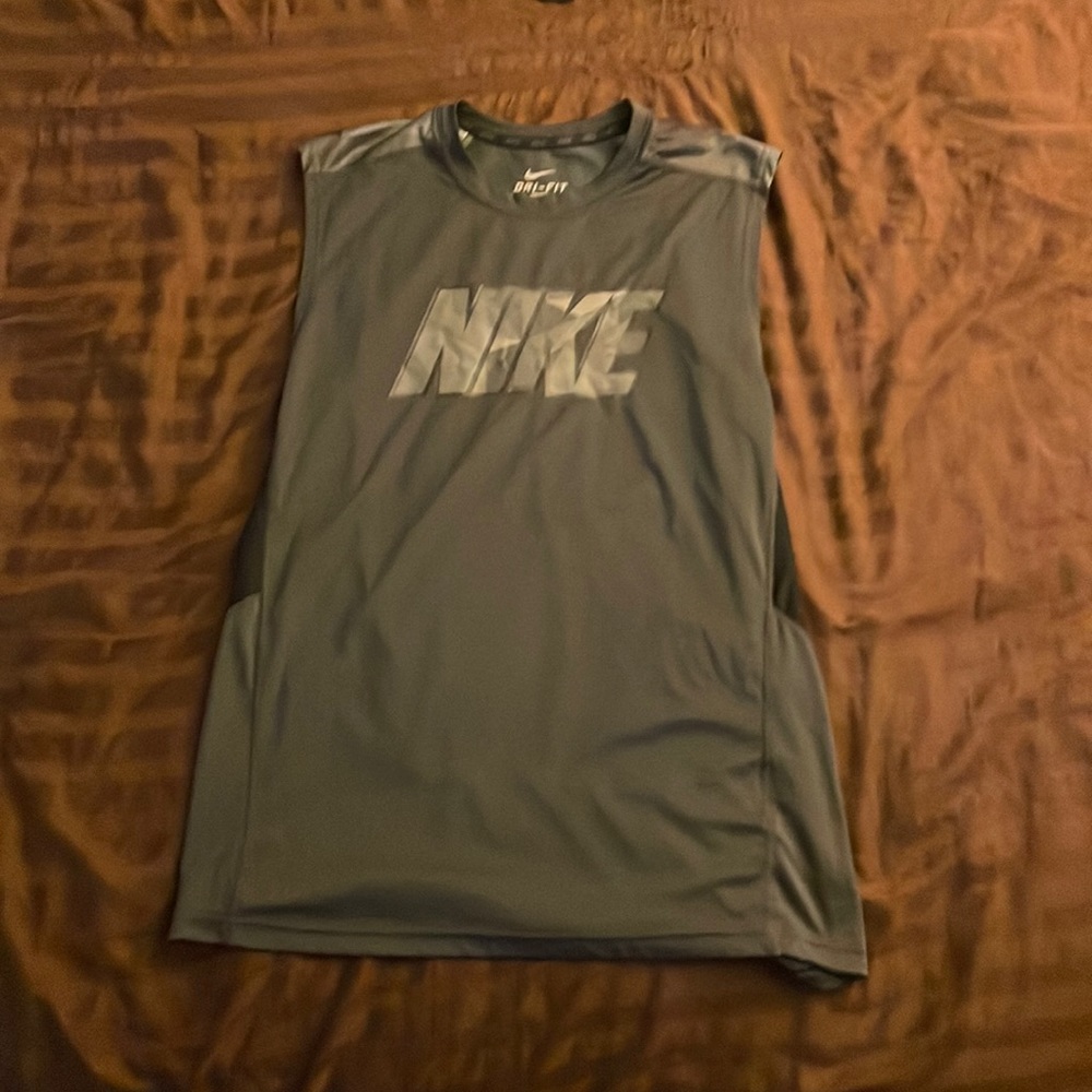 Nike sleeveless exercise shirt